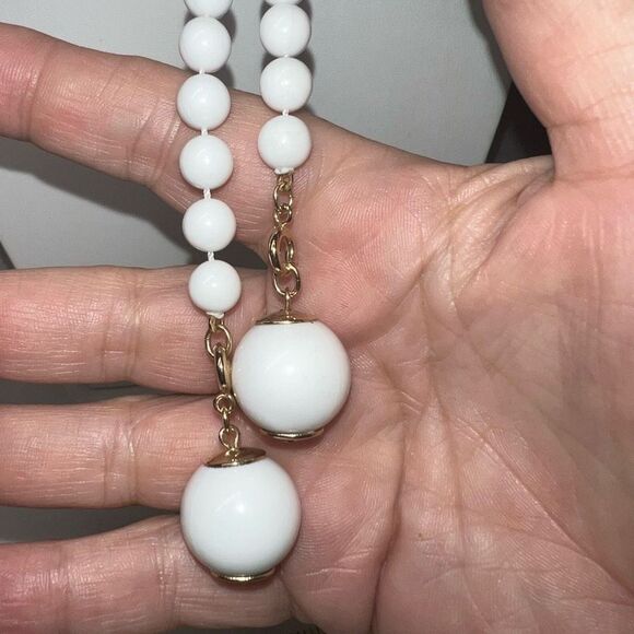 Sara Coventry Signed Vintage White Bead Gold Tone Floral MCM Y Necklace - Picture 5 of 8